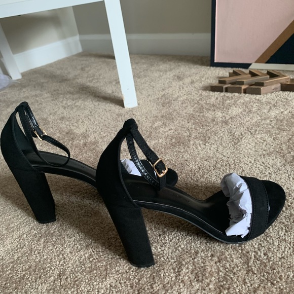 Black chunky heels - never worn - Picture 4 of 5